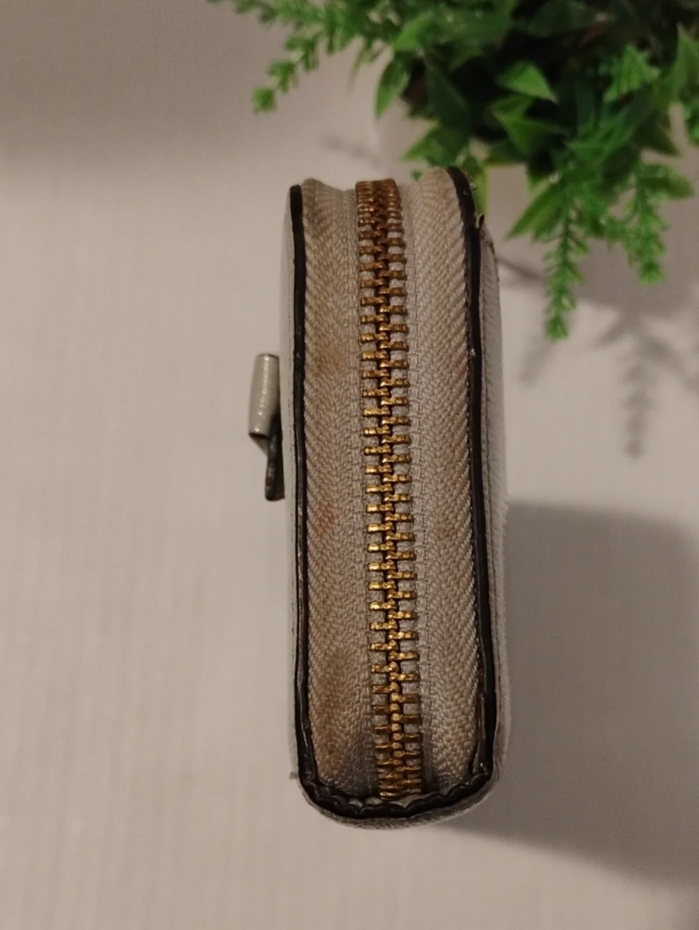 kate spade Beacon Court Nisha Wallet. Patent Leather. Light Gray in color.